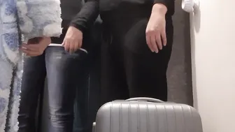 Пока моя мать была в спальне мы с моей девушкой трахались в прихожей - lesbian_illusion