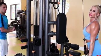 It Guy porn video – Do You Even Lift Guy? (Amazing Fit mom Fucks A Simp Inside Her Gym)