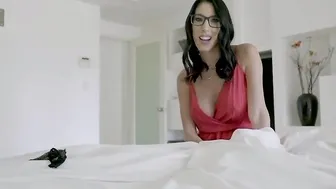 Huge booty step mother Dava Foxx sucking off her stepsons cock until he empties a load of sperm into her mouth
