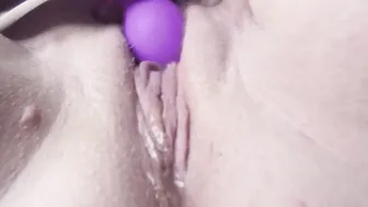 Daddys at work and I make myself squirt
