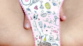 Sexy hispanic twat masturbation close-up / insane close-up / pink open soak twat