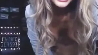 Amazing Dark Hair Sexy Masturbates on Camera