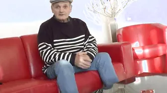 Older man celebrates with 4 irresistible chick
