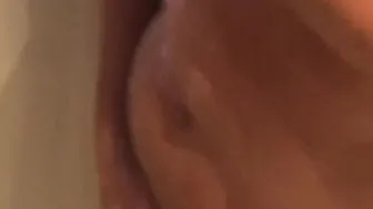 Bored cougar easy takes a 9 incher inside the shower