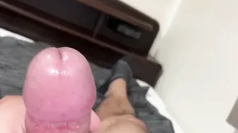 【Huge Cumshot】《Amateur video》《japanese uncensored》我慢汁ダクダクでクチャクチャローションオナ^ ^血管浮き出てギンギンしてるの伝わる？♡