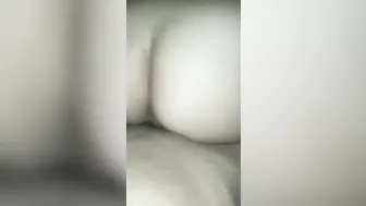sentando gostoso de costa no pauzudo