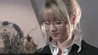 The vulgar secretary wants to be sodomized