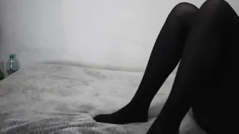 Blonde Bombshell Miley Grey A Scorching Foot Frenzy