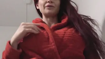 My gigantic vagina lips are coming out of my outfit