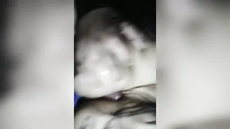 Le hago una rusa a un cliente pongo su verga entre mis tetas gigantes y lo hago venir