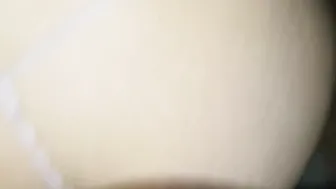 Elle Marche à four Pattes Branlette Espagnole Anal Ejaculation sur Chatte Anus Ventre