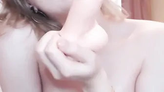 Femdom Plays With Her Wet Pussy Oncam