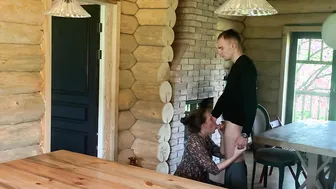 Пока родителей нет дома привела парня и трахаюсь с ним в каждой комнате( Домашнее порно / в бане))