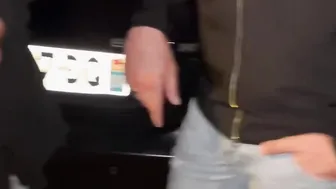 Une francaise invite four inconnus a la sortie d’un bar pour se faire baiser 