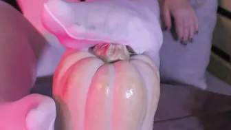 Nylon Foot Rubbing The Gigantic Elongate Pumpkin