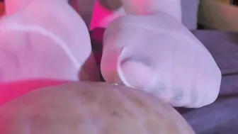 Nylon Foot Rubbing The Gigantic Elongate Pumpkin