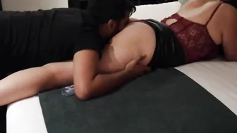 El masajista le mete mano a mi esposa y se calienta