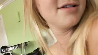Dyke lovers kiss each other on the boobs before eats