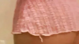 Booty shaking 19 year old teases the camera