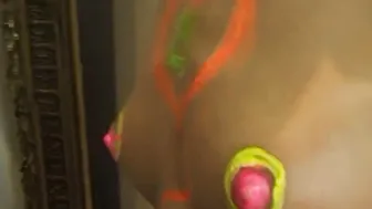 Bodypainting mit geilen 18 Yo