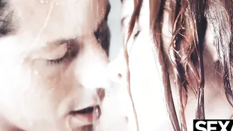 Bombshell red head give a Beauty head then fucks her man into the shower