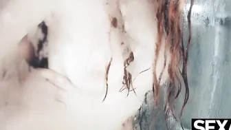 Bombshell red head give a Beauty head then fucks her man into the shower