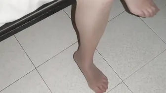 She slips on her pantyhose and waits for the cum on her toes 