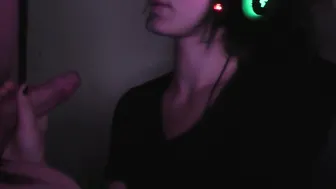 Je joue mais jai faim de sa bite