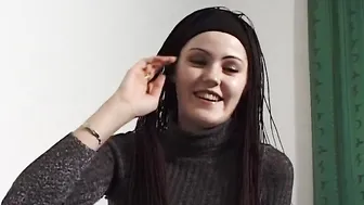 Teens fingert sich hardcore beim Casting im Hotel