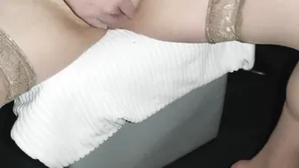 Collant porn video – Skank touching her cunt on web cam 