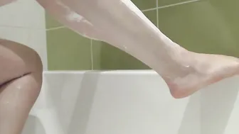 Full body shaving bdsm inside a foam bathtub - Izabell fetish