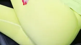 hot Bitch Deep Sucking Off Cock Bf into the Vehicle -