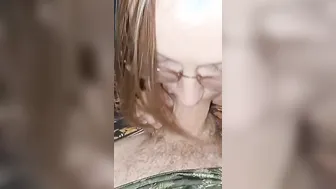 Molliepiper sucking off penis