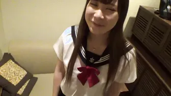 【無修正・個人撮影】パイパン制服美少女がちんぽ咥えて大洪水！そのまま無毛まんこに生挿入！ピストンでぽっかり開いた膣口くぱぁ♡