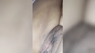 Estaba tan caliente que me metí desnudita a la hamaca para que sienta mi conchita mojada