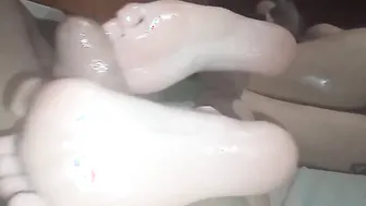 Work with feet - GeroinNut