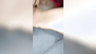 Wifey finger bang herself