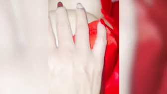 Me toco mis enormes tetas para gozar