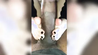 Skinny white bimbos offer Bombshell toejob