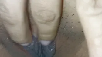 Lindo coño húmedo quiere ser follado