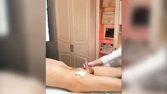 SugarNadya makes her clients cum rough during the haircut procedure