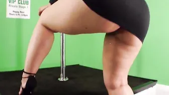 19 Naked Huge Butt Strippers With Gigantic Asses Shaking Their
