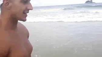 I meeting a Beauty women on the beach and gotten along well. Paty Ass