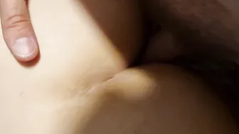 Le encanta que le de den por el culito