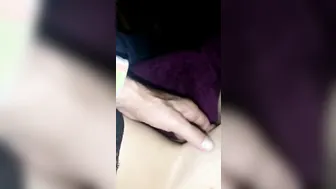 Voglio essere riempita il mio culo vergine per la prima volta