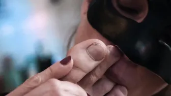 FETISH Sub training : Elle leche et suce les pieds de son Maitre et lechage de cul