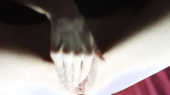 Quick orgasm of mom with huge snatch