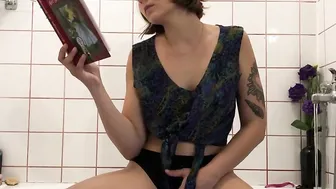 Bath-Tub Time for This Freaky Hot