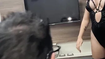 my GF offer me a surprise eating all my cum with her friends