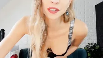 Woman Gets Her Pussy Wet